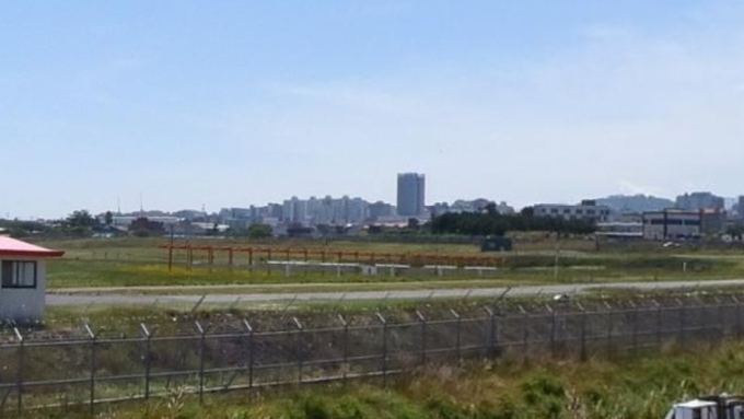 전국 공항 로컬라이저 '제각각' … 제주공항은 철제 구조물로 '안전'