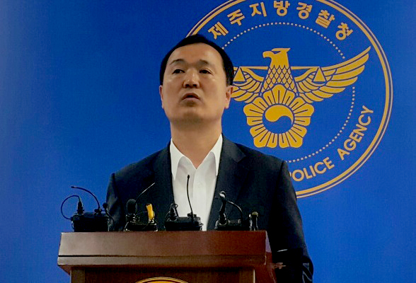 이철 제주경찰청 국제범죄수사대장이 1일 제주지방경찰청 기자실에서 위조 신용카드 사범 브리핑을 하고 있다.