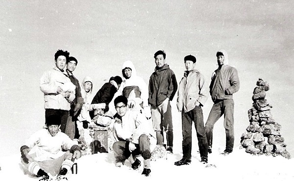 대청봉 정상을 정복한 합동원정팀.